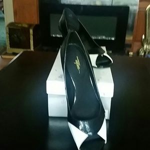 Dressbarn dressy sandals Black/White