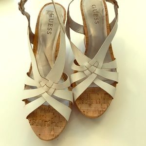 🌟White leather Guess wedges🌟