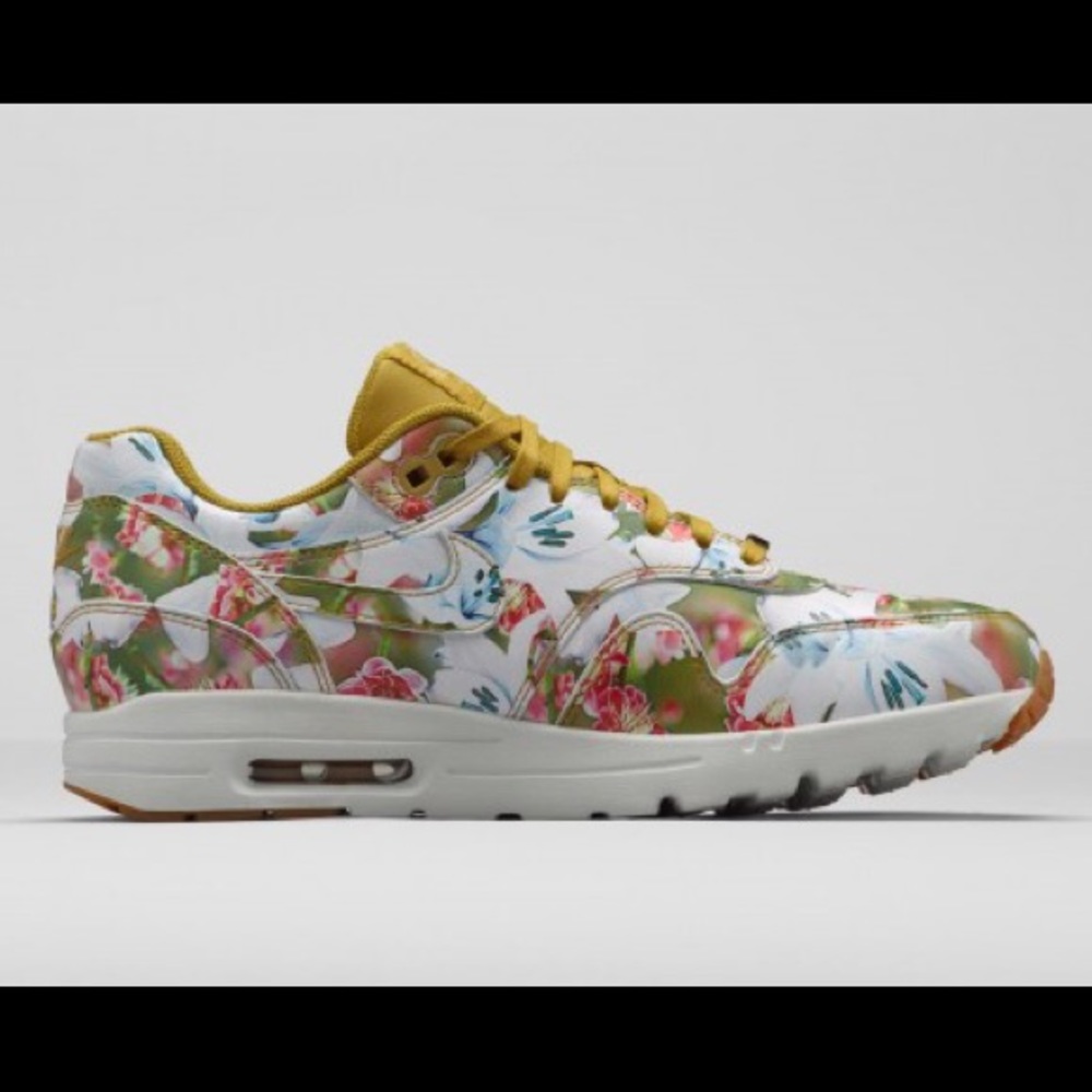 LIMITED EDITION RARE NIKE AIRMAX