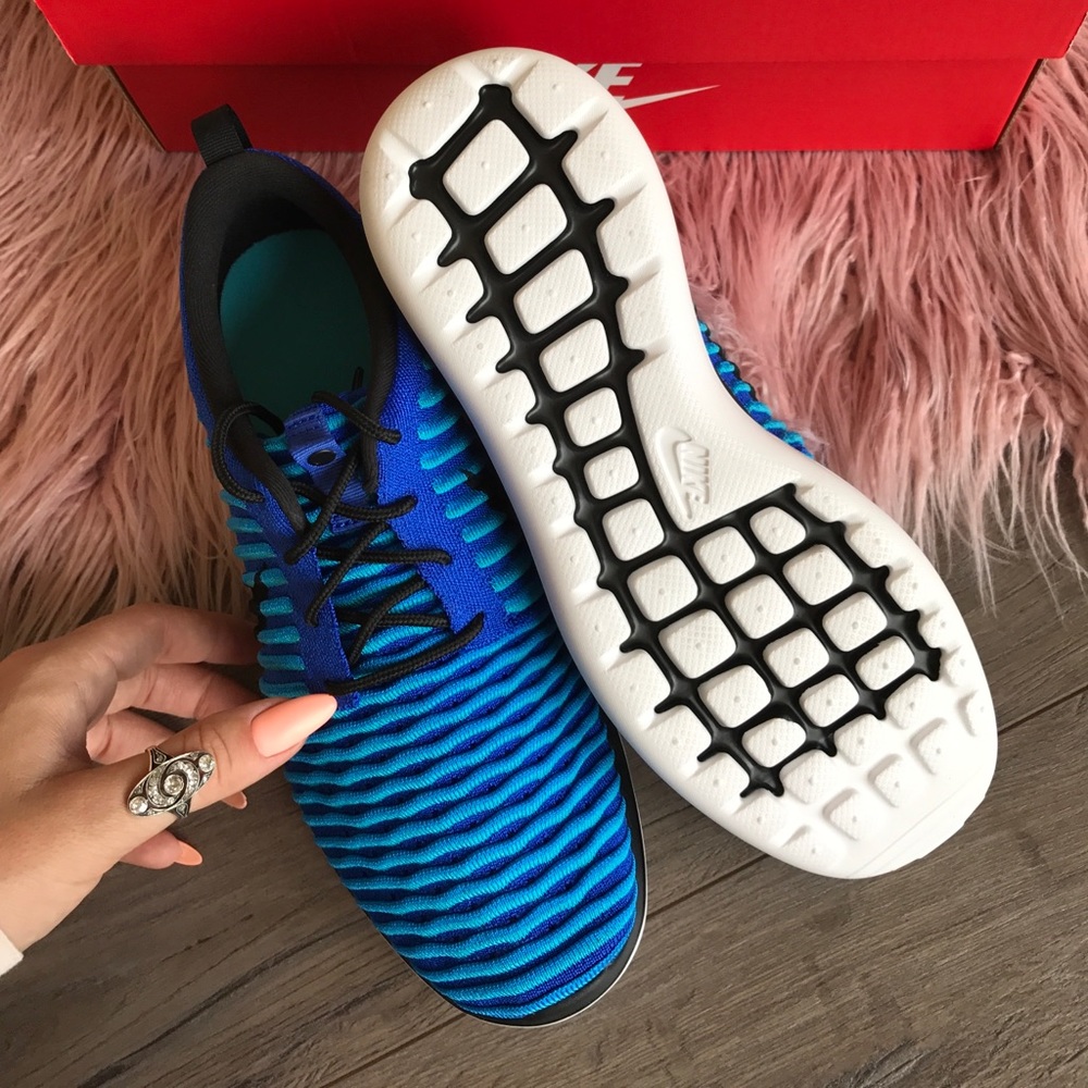 NWT Nike roshe two Flyknit 🦋 - Picture 8 of 8