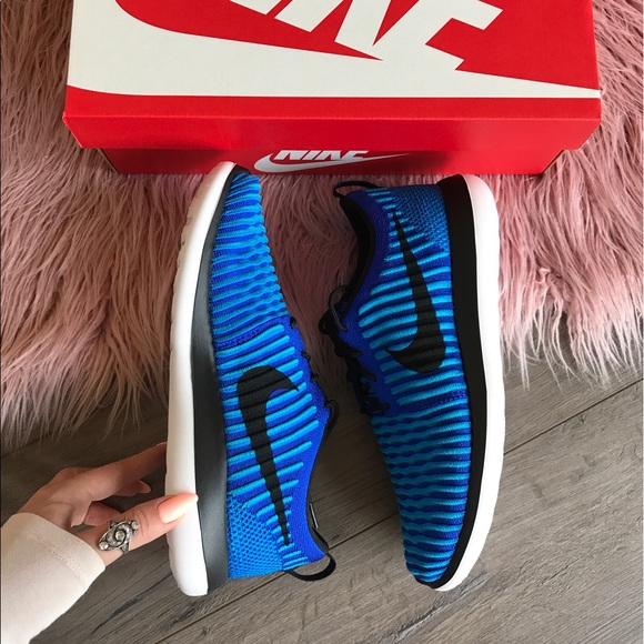 NWT Nike roshe two Flyknit 🦋 - Picture 2 of 8