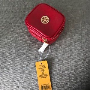 Mini jewelry carrying case