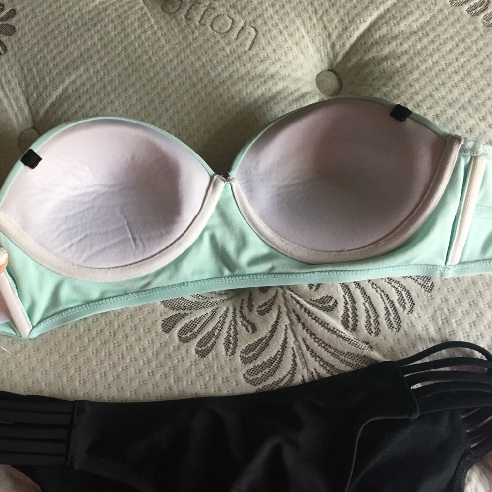 Bikini - Picture 2 of 5