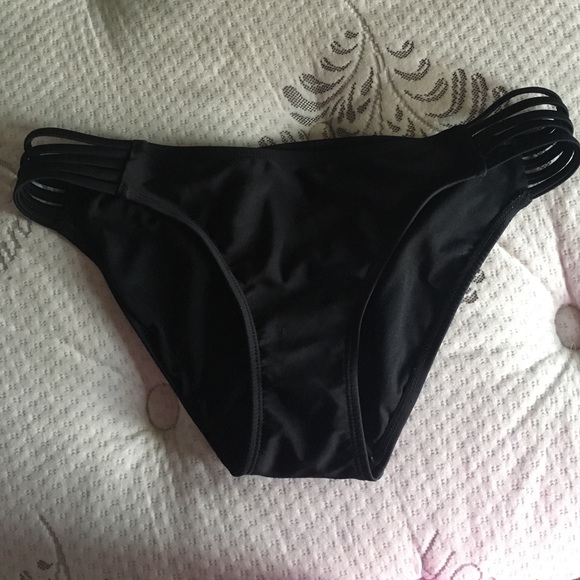 Bikini - Picture 4 of 5