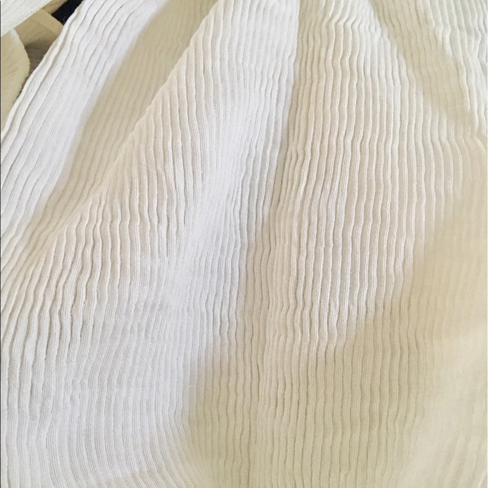 Summer must have Blake off shoulder top. - Picture 5 of 5