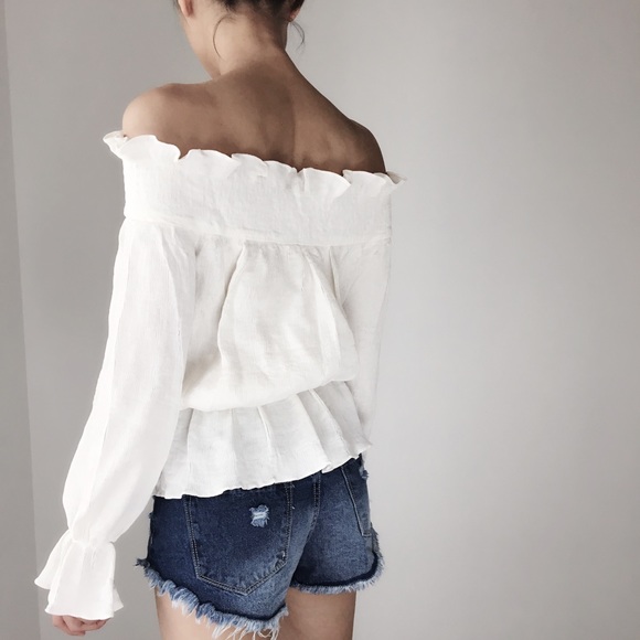 Summer must have Blake off shoulder top. - Picture 3 of 5
