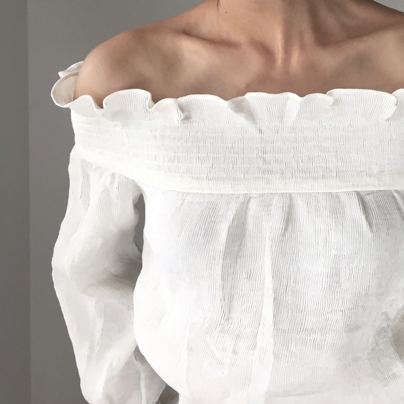 Summer must have Blake off shoulder top. - Picture 2 of 5