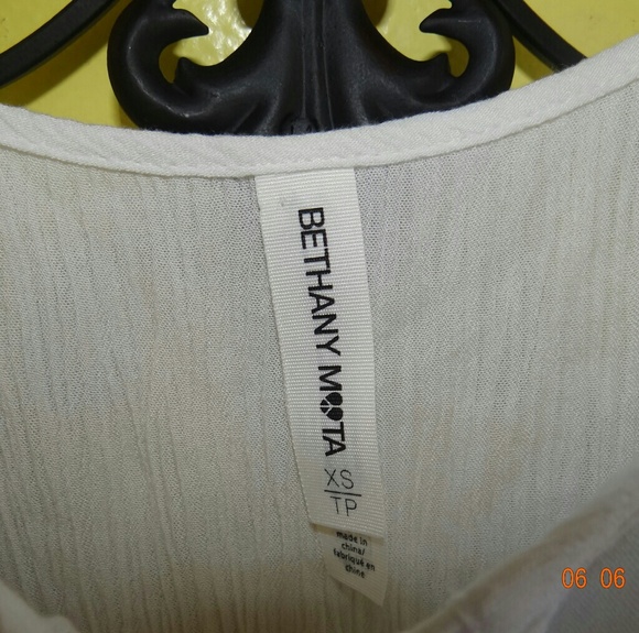 Bethany Mota White Crop Top - Picture 4 of 4