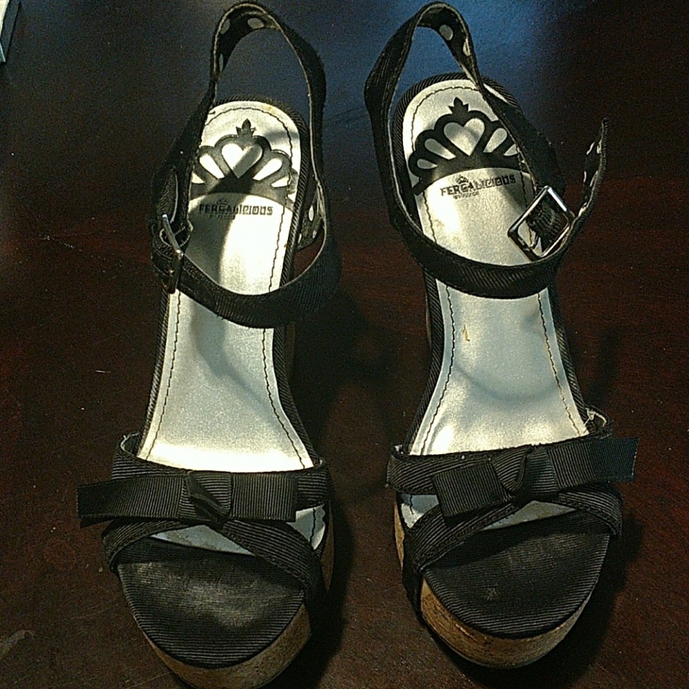 QUTE black with cork wrap around ribbon