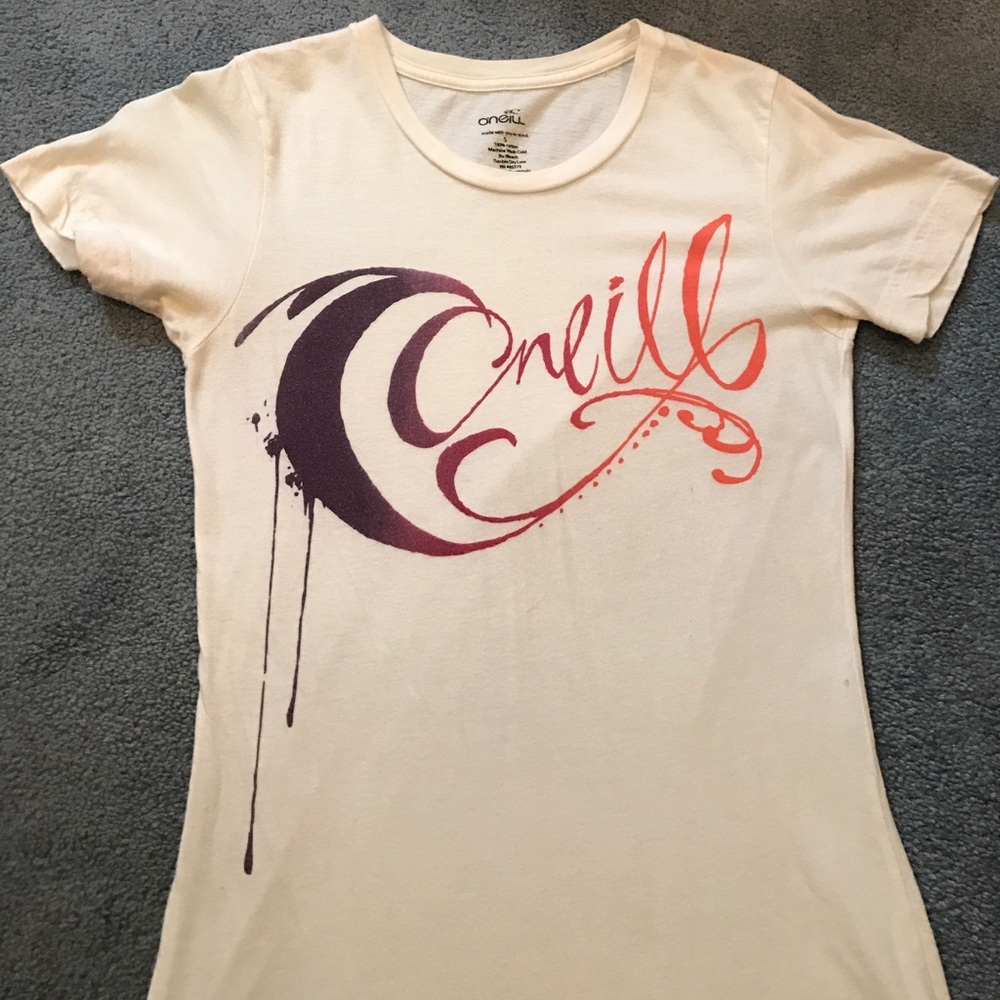 White O'Neill t shirt