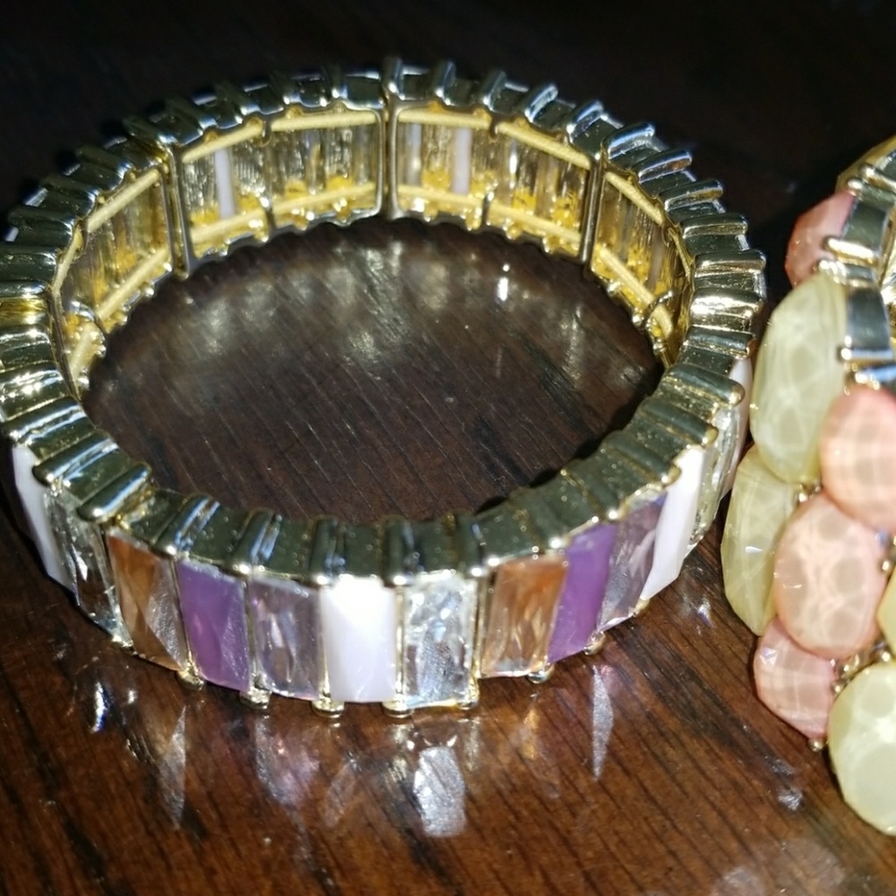 JEWELRY - Picture 2 of 3