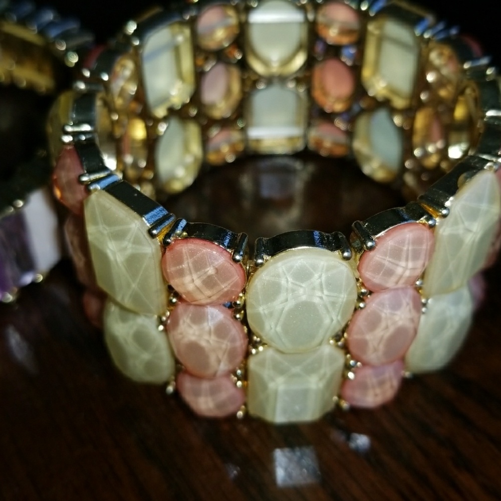JEWELRY - Picture 3 of 3