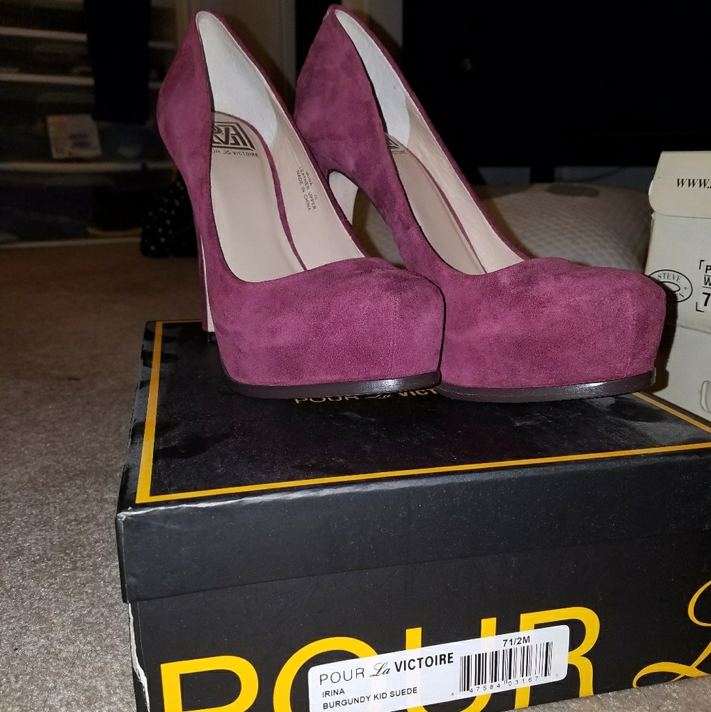 Pour La Victoire Irina Burgandy Kid Suede NWT
