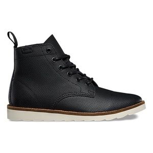 Vans Sahara Boot Black Perforated Leather