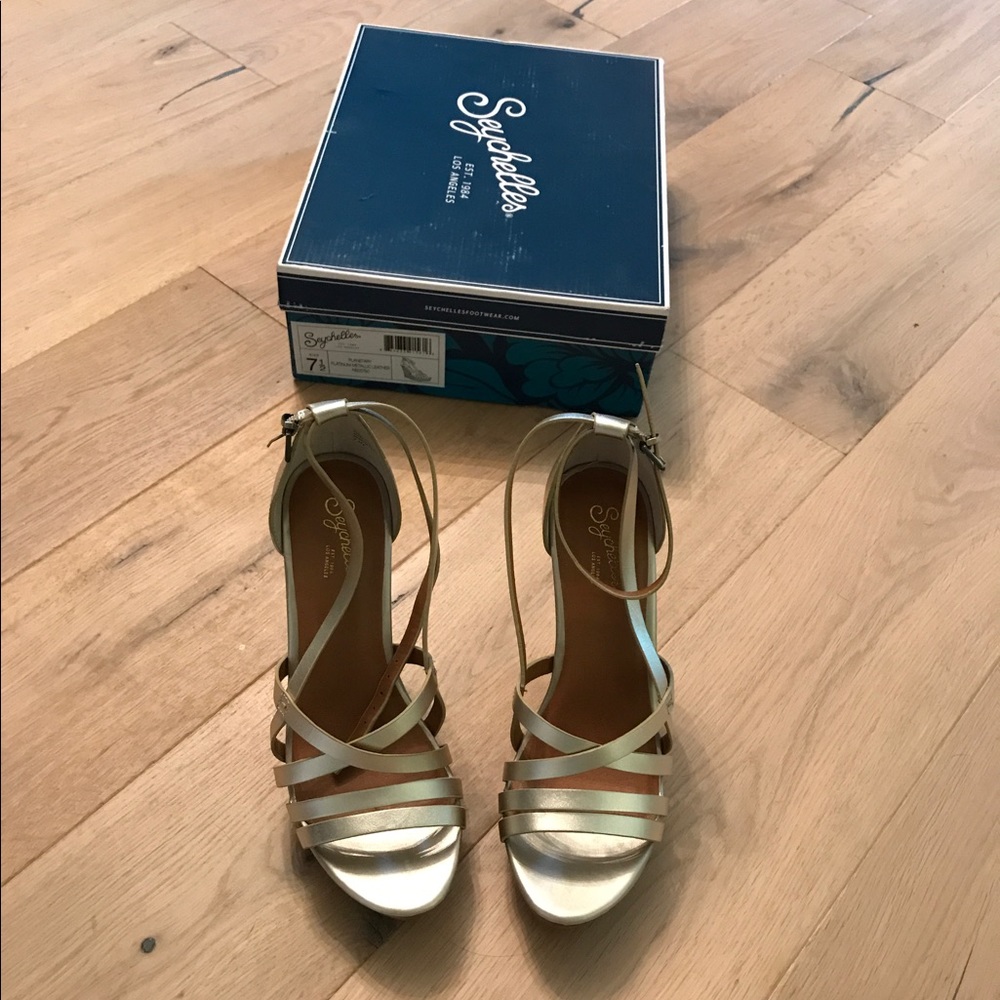 Seychelles planetary platinum leather sandals