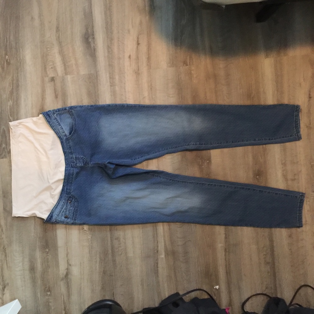 Thyme Maternity jeans M EUC extremely comfortable