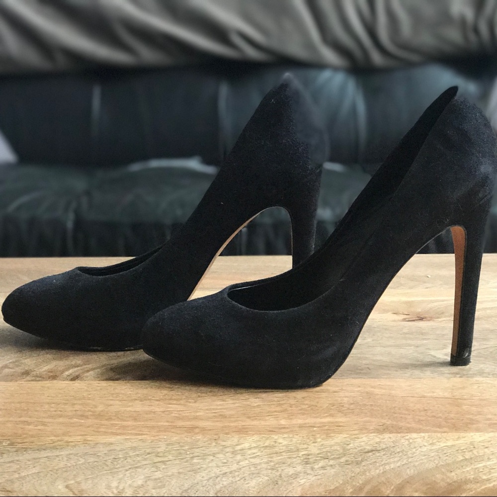 Black suede Dolce Vita pumps
