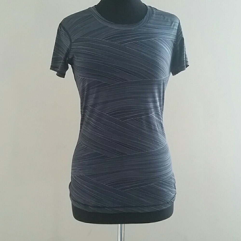 Under Armour Heat Gear Fitted Shirt Women's Small