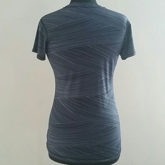 Under Armour Heat Gear Fitted Shirt Women's Small - Picture 3 of 7