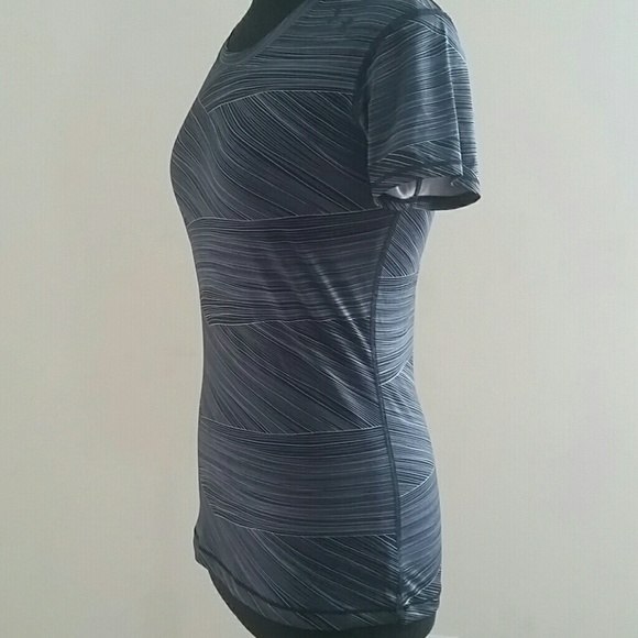 Under Armour Heat Gear Fitted Shirt Women's Small - Picture 5 of 7