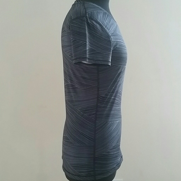 Under Armour Heat Gear Fitted Shirt Women's Small - Picture 6 of 7