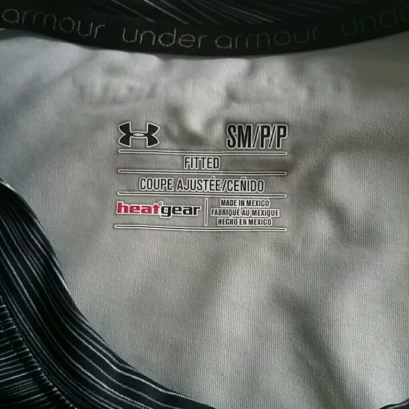 Under Armour Heat Gear Fitted Shirt Women's Small - Picture 7 of 7