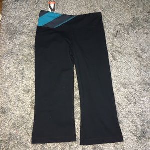 NWT Under Armour Crop Leggings