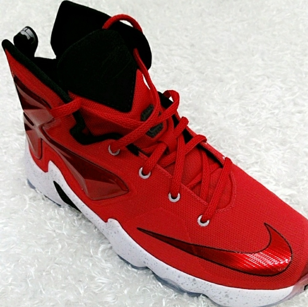 Le Bron James shoes