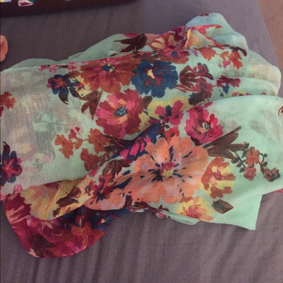 target Accessories - Large floral target scarf