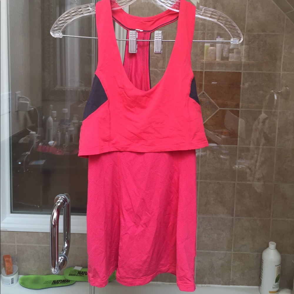 Lululemon coral and charcoal tank