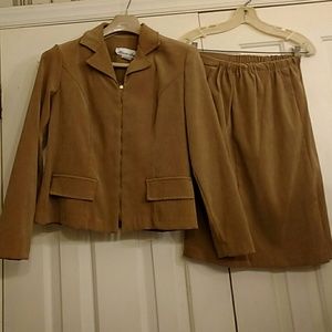 allison-che Other - Suit - Size 6P allison-che Other - Suit - Size 6P