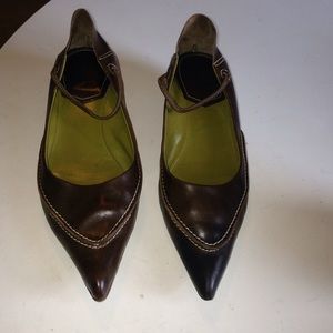 Mauricio Araki flats