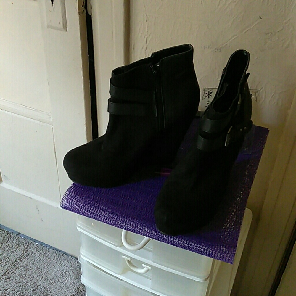 wedged ankle boots