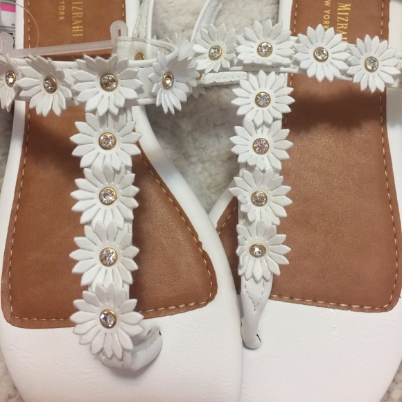 Isaac Mizrahi Shoes - NWT beautiful IMNY t-strap flower sandals