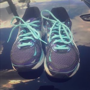 Asics GT 2000 size 7 women's