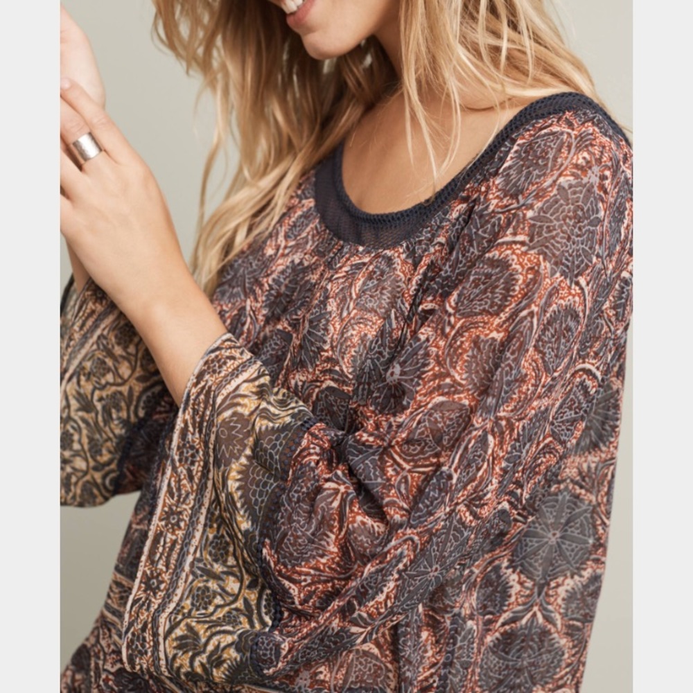 Anthropologie Dahlia Bell-sleeved Blouse