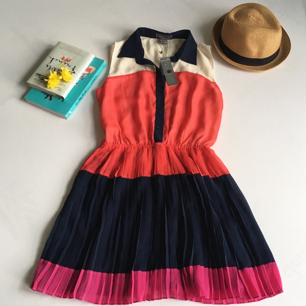Gracia sleeveless pleated button down collar dress