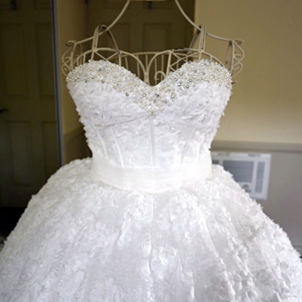 Brand new wedding gown
