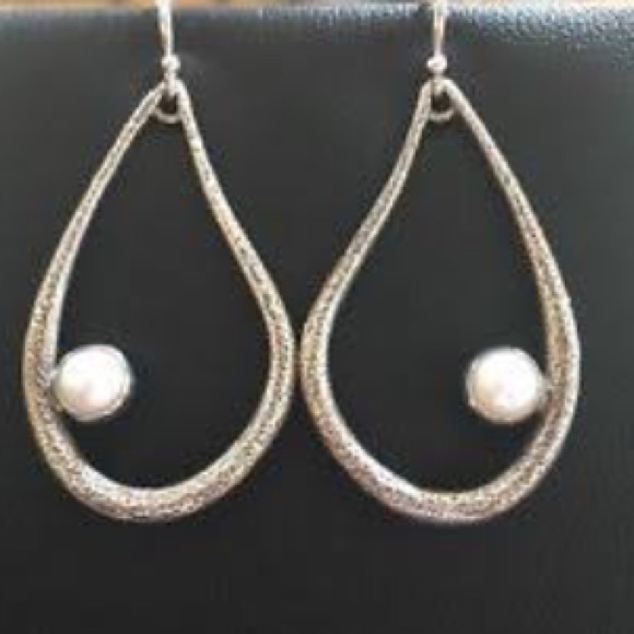 Silpada Jewelry - Silpada Pearl Earrings