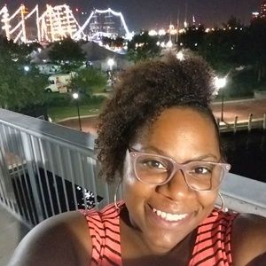 Meet your Posher, Dominique