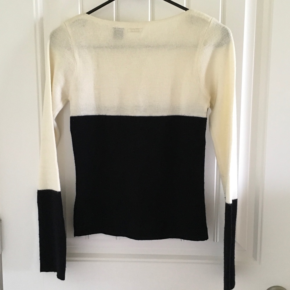 GUESS Sweater - Picture 2 of 2