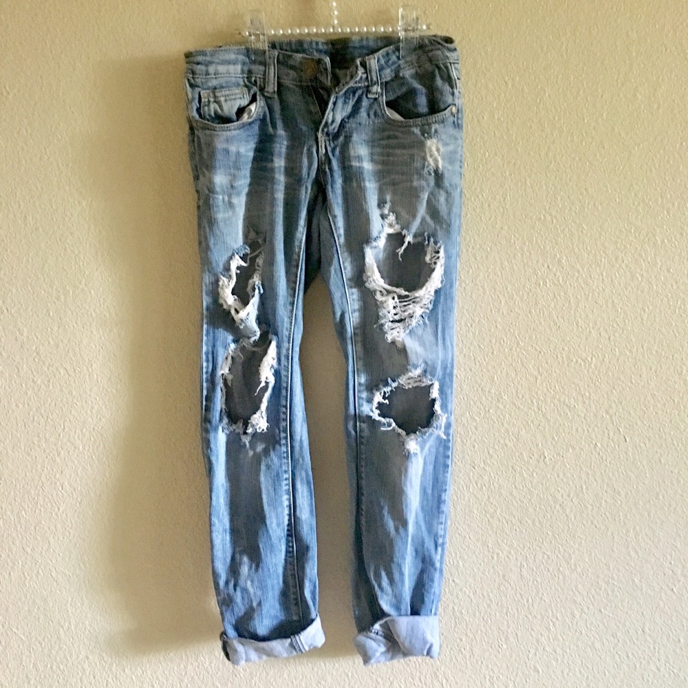 Boyfriend jeans, distressed destroyed ripped