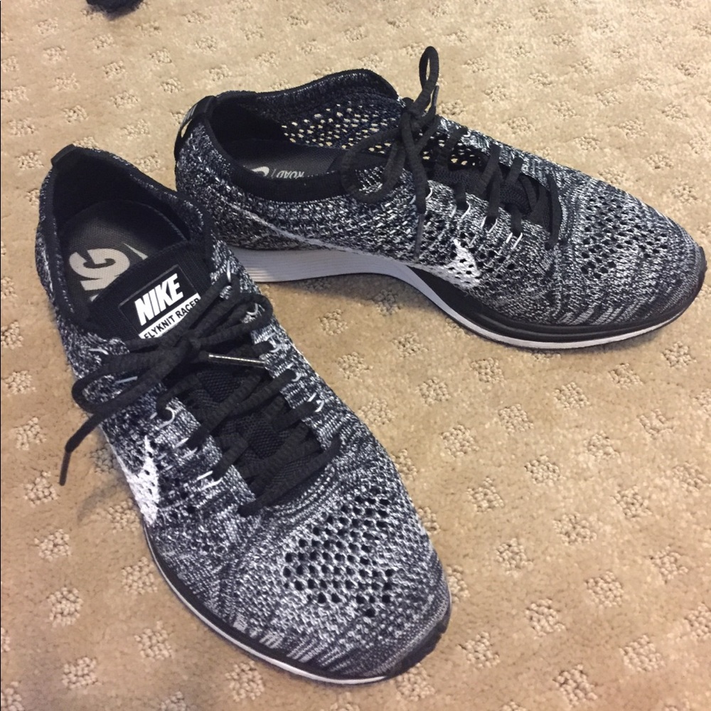 Nike flyknit racer 2.0 Oreo color good condition