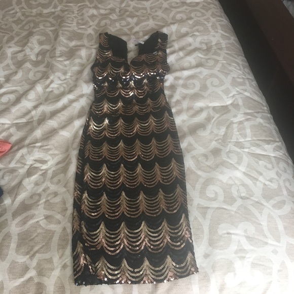 Lulus Dresses & Skirts - Black and gold sequin dress