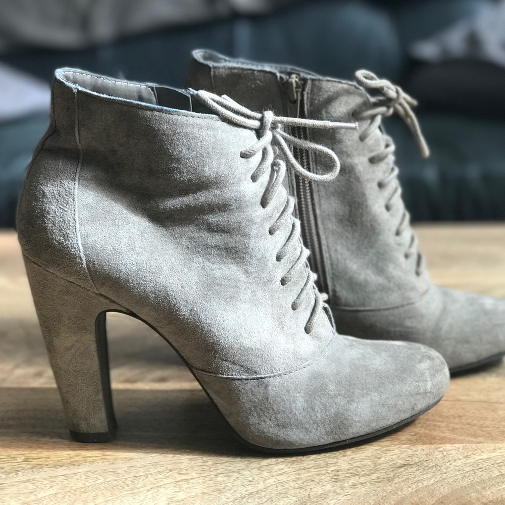 Taupe suede Seychelle's lace-up ankle boots
