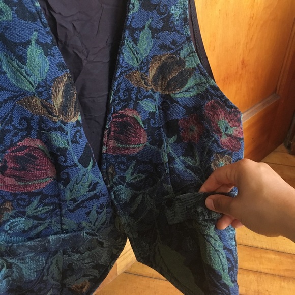 Botanical themed vest - Picture 2 of 2