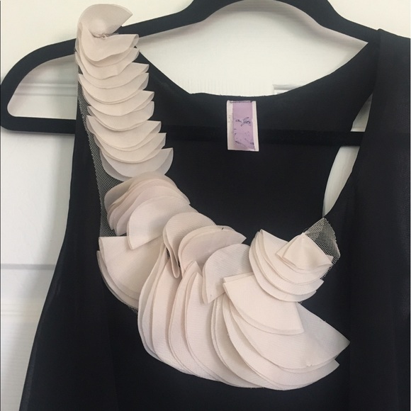 BEAUTIFUL RUFFLE DRESS - Picture 2 of 2