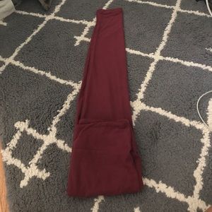 LuLaRoe burgundy leggings super comfy