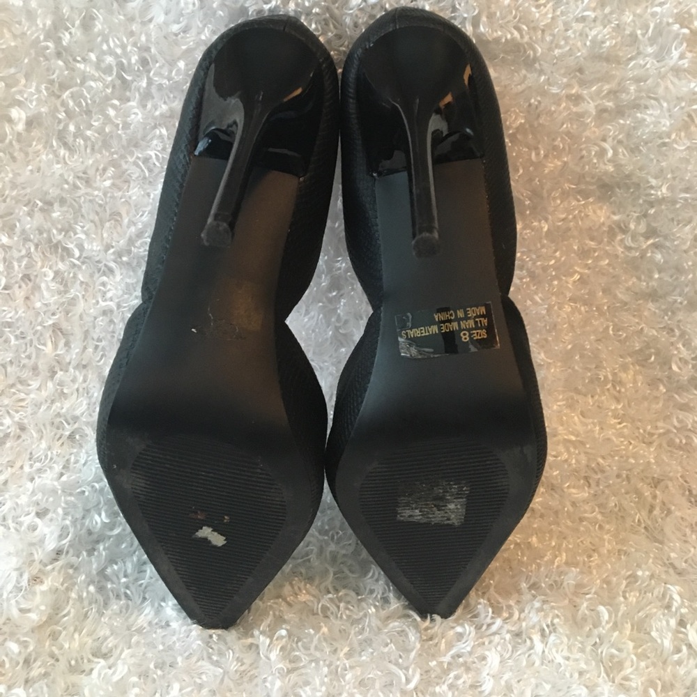 Black Pointy Snakeskin Heel - Picture 2 of 4