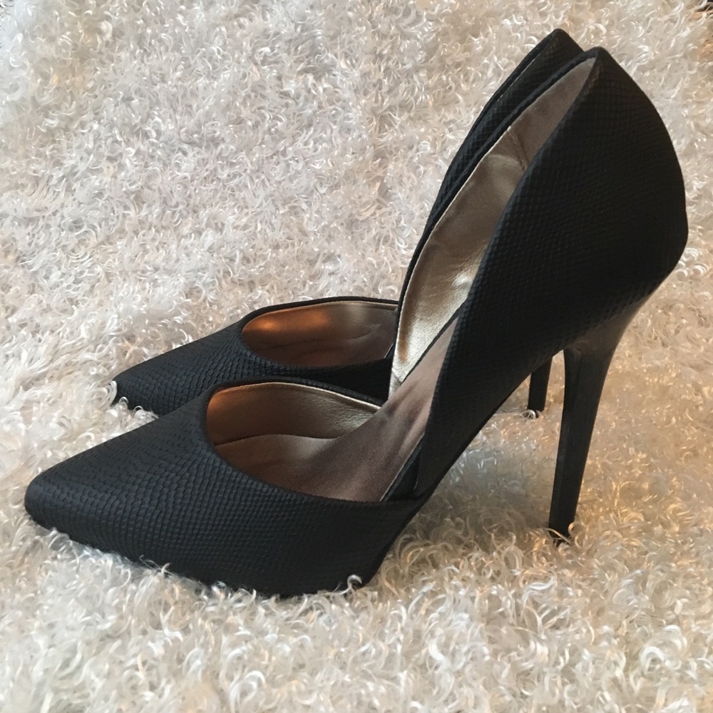 Black Pointy Snakeskin Heel - Picture 4 of 4